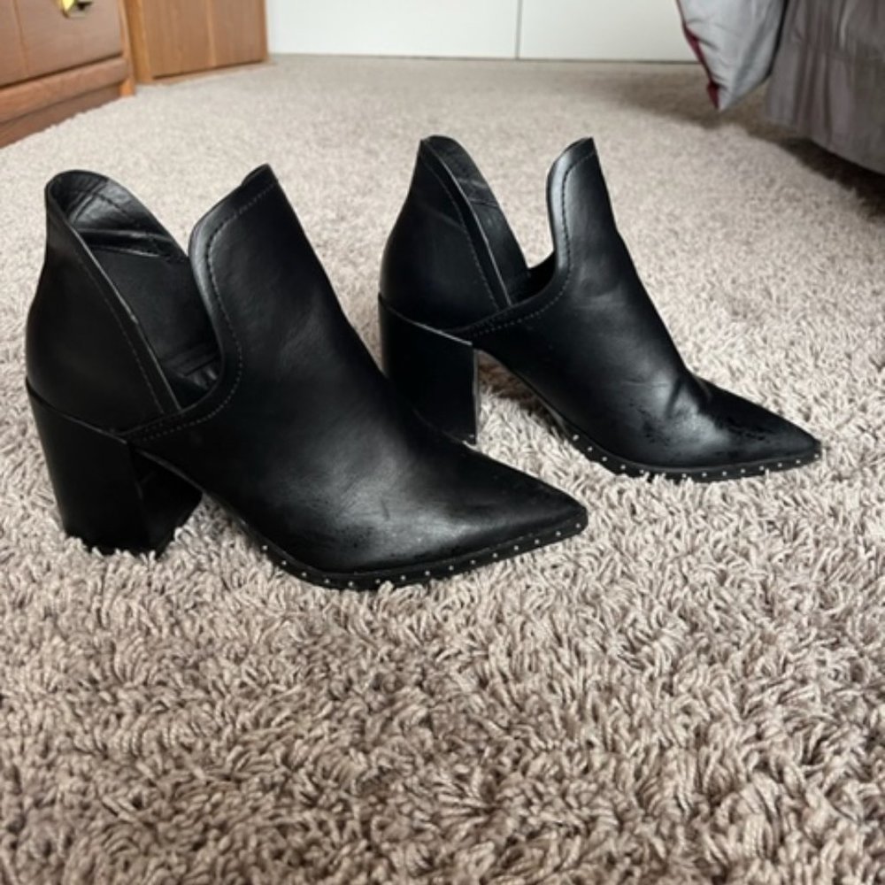 QUPID Black Booties